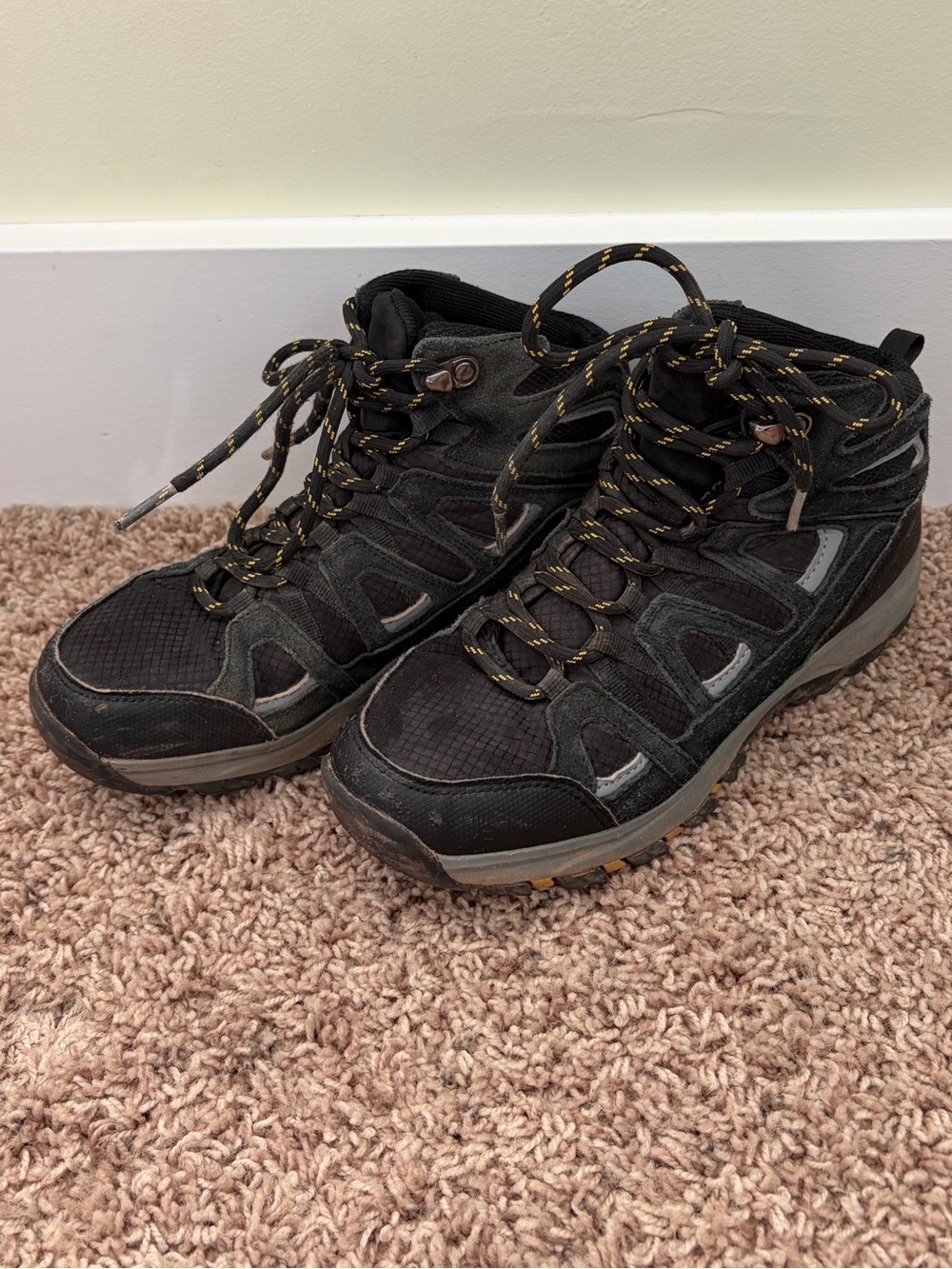 High Sierra Big Kids Black Hiking Boots - size 5